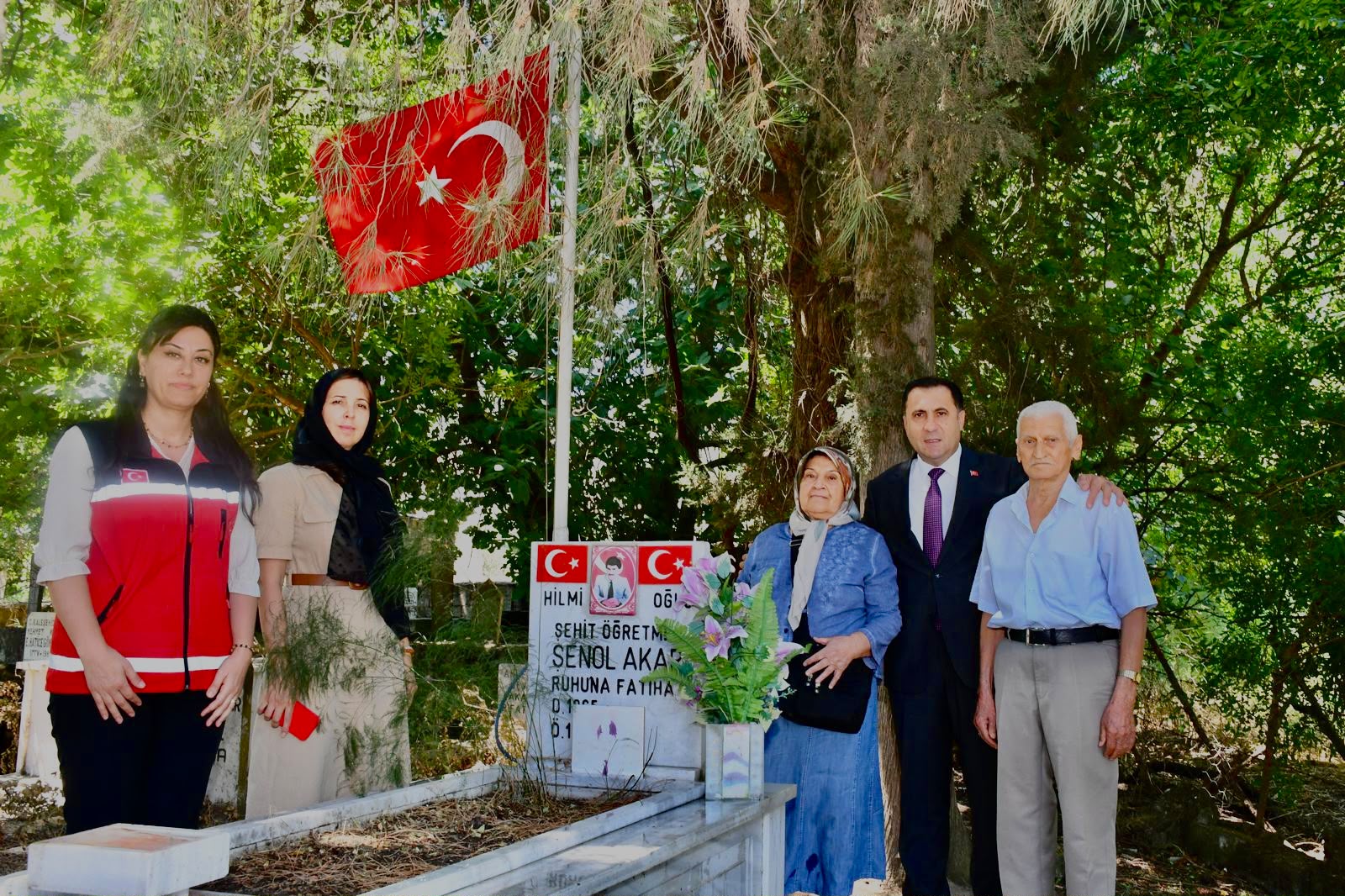 Mudur Turkoglu, sehit ogretmen Senol Akar’in ailesine verdigi sozu tuttu (2) Mudur Turkoglu, sehit ogretmen Senol Akar’in ailesine verdigi sozu tuttu (2)