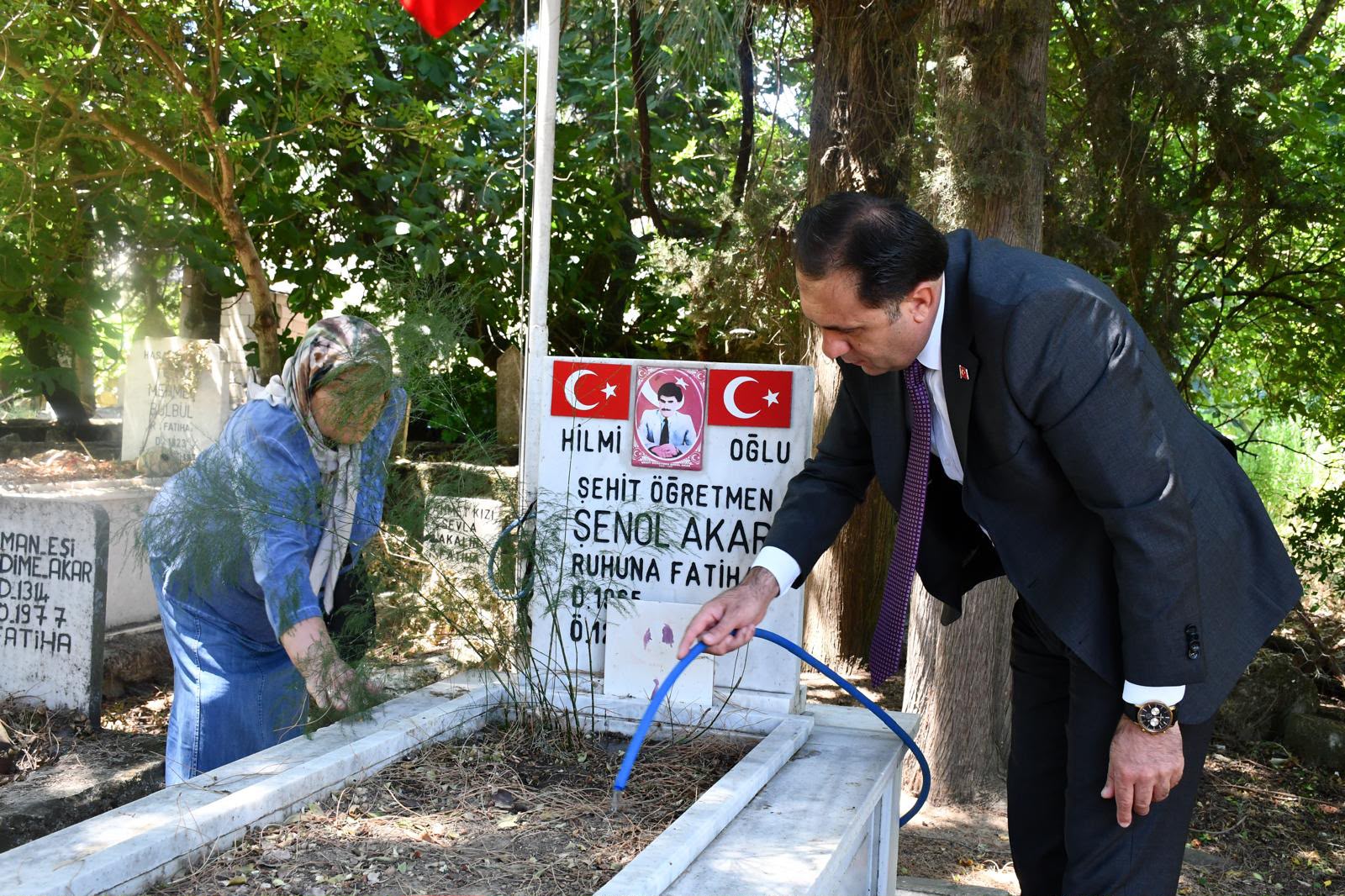 Mudur Turkoglu, sehit ogretmen Senol Akar’in ailesine verdigi sozu tuttu (3) Mudur Turkoglu, sehit ogretmen Senol Akar’in ailesine verdigi sozu tuttu (3)