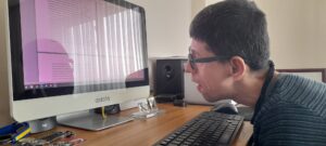 Engelleri burnuyla aşıp 2’inci kitabını tamamladı