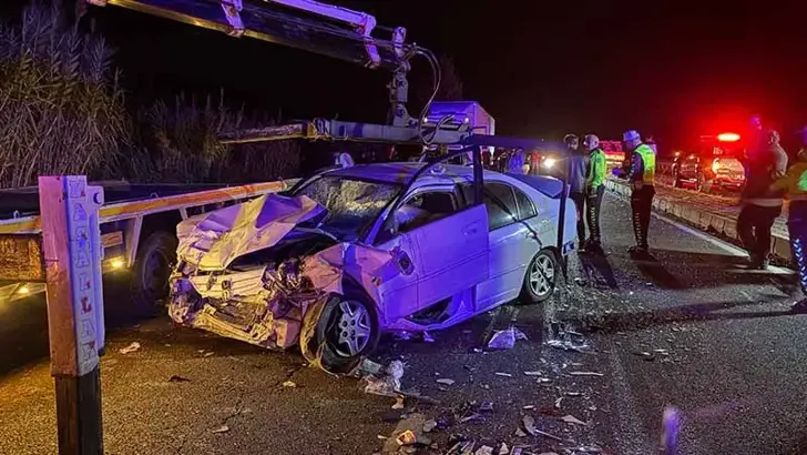 Nazilli’de iki kaza peş peşe: 1’i ağır 12 yaralı Aydın’ın Nazilli ilçesinde, iddiaya göre alkollü sürücünün kullandığı otomobil, başka