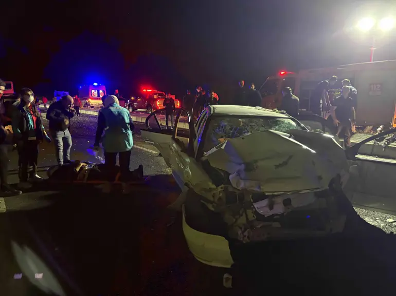 Nazilli’de iki kaza pes pese 1’i agir 12 yarali (2) Nazilli’de iki kaza pes pese 1’i agir 12 yarali (2)