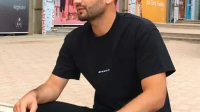Aydın'ın Nazilli ilçesinde, iddiaya göre kırmızı ışıkta geçtiği sırada otomobille