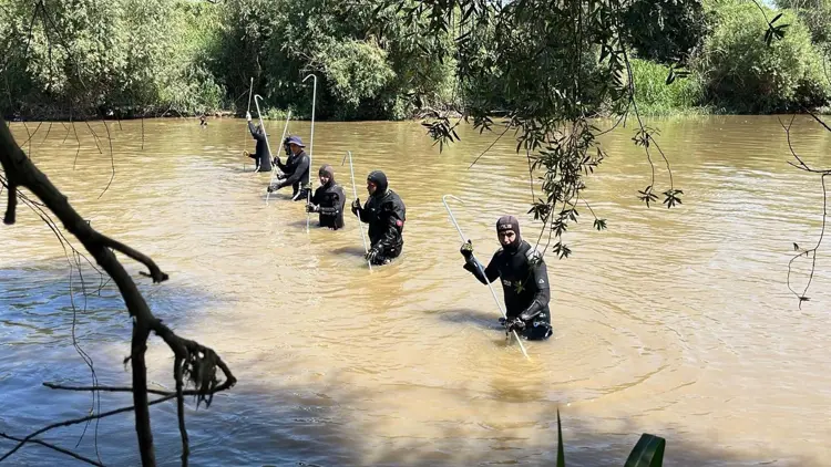 Nehirde bogulan Eda, son yolculuguna gelinlikle ugurlandi (1) Nehirde bogulan Eda, son yolculuguna gelinlikle ugurlandi (1)
