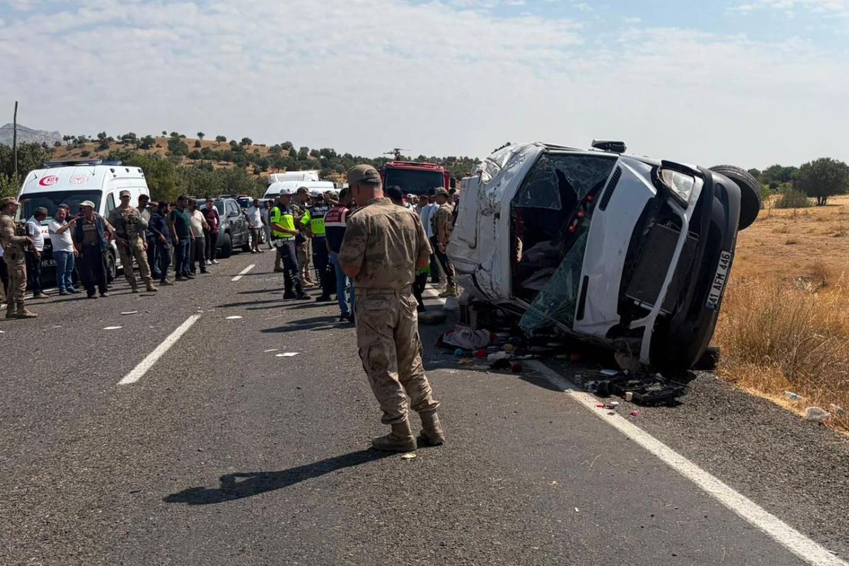 Nisan yolunda katliam gibi kaza 5 olu, 11 yarali Nisan yolunda katliam gibi kaza 5 olu, 11 yarali