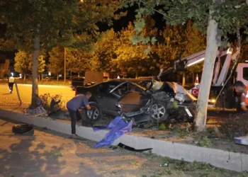 Nişanlı çift, doğum günü kutlaması dönüşü kazada öldü