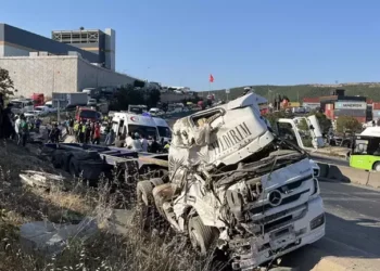 Ortalık savaş alanına döndü, kazada 5 kişi öldü (2)