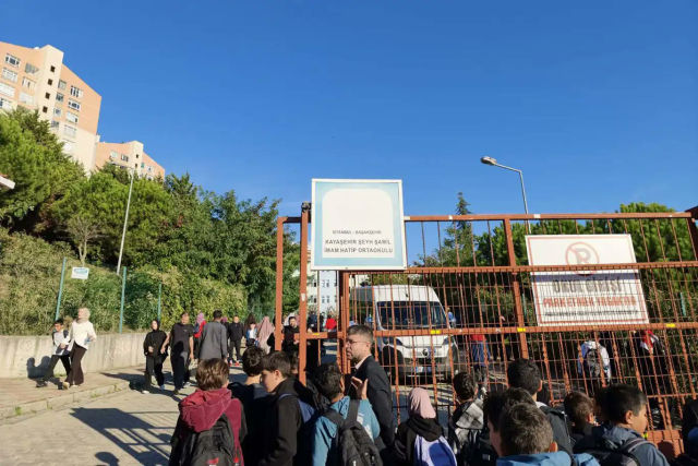 Ortaokulda bir öğrenci 5 öğrenciyi bıçakladı İstanbul Başakşehir'deki Şeyh Şamil İmam Hatip Ortaokulu'nda bir öğrencinin bıçaklı