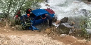 Otomobil dereye düştü; karı koca öldü, 1 yaralı