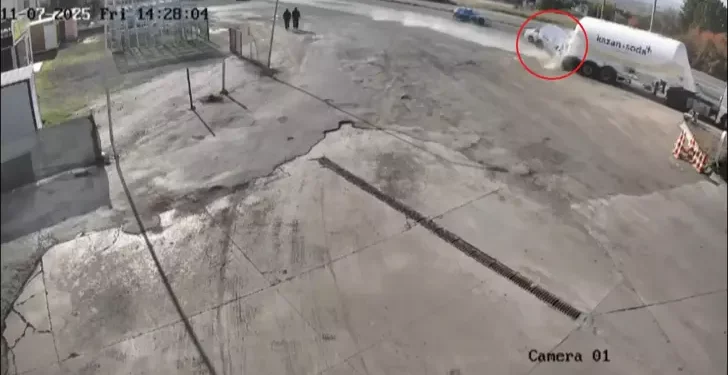 Otomobil hurdaya döndü, 3 kişilik aile yok oldu