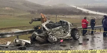 Otomobil ile TIR çarpıştı 3 ölü, 1 yaralı