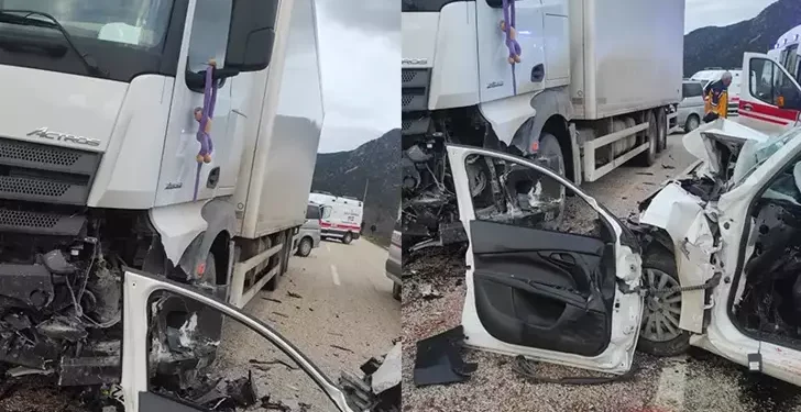 Otomobil, park halindeki TIR'a çarptı 2 ölü, 1 yaralı