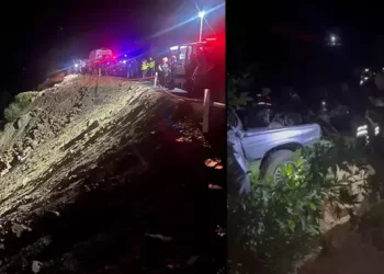 Otomobil uçuruma yuvarlandı 5 ölü