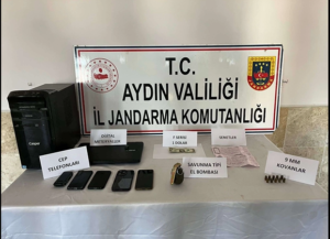 Otomobilde el bombasıyla yakalandılar