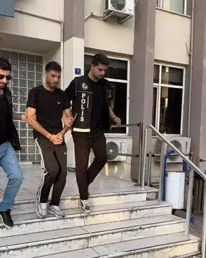 Otomobilde uyuşturucu ile yakalanan 2 şüpheli tutuklandı