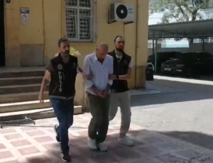 Aydın’ın Germencik ilçesinde şüphe üzerine durdurularak arama yapılan otomobilden 993