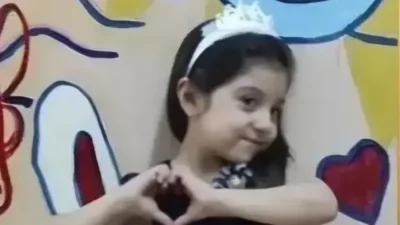 Adana'nın Ceyhan ilçesinde yola çıkan Azra Nazlı Sarıoğlu (7), otomobilin
