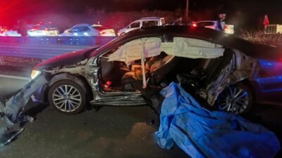 Otomobilin hurdaya döndüğü kazada 2 kişi öldü Bingöl-Diyarbakır kara yolu üzerindeki Genç Köprüsü'nde sürücüsünün direksiyon hakimiyetini kaybettiği