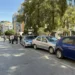Otomobilini park ederken, 5 otomobile çarptı