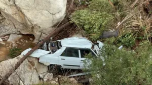 Otomobiliyle dereden geçerken sele kapılıp öldü