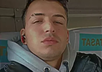 Park halindeki traktöre çarpan motosikletin sürücüsü öldü