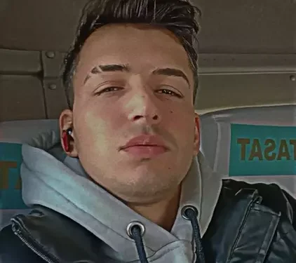 Park halindeki traktöre çarpan motosikletin sürücüsü öldü