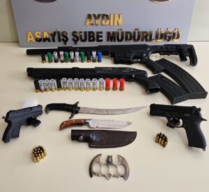 Paylaştıkları silahlar başlarını yaktı Paylaştıkları silahlar başlarını yaktı