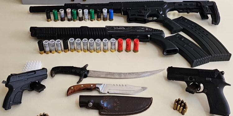 Paylaştıkları silahlar başlarını yaktı