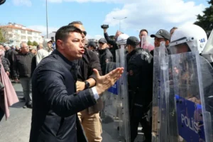 İstanbul Büyükşehir Belediyesi’ne yönelik yürütülen soruşturma kapsamında Ekrem İmamoğlu’nun gözaltına