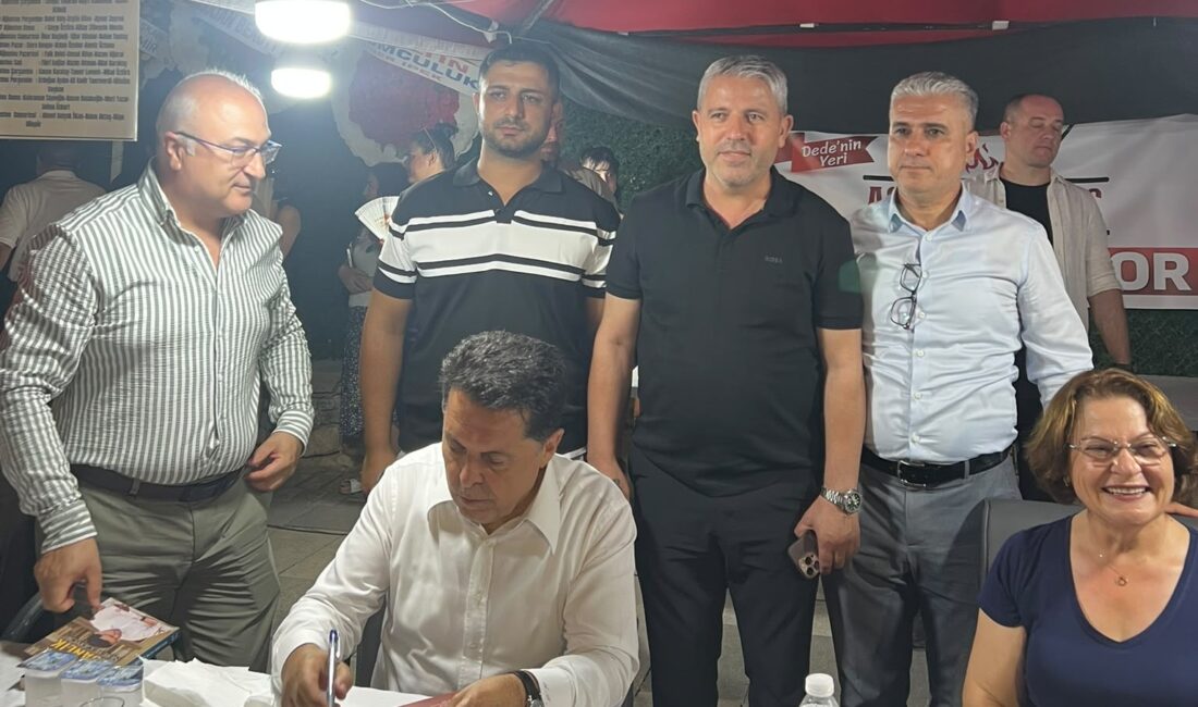 Prof. Dr. Ahmet Özer Didim’de kitaplarını imzaladı Prof. Dr. Ahmet Özer, Didim’de düzenlenen imza gününde okurlarıyla bir