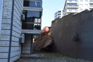 Sağanak yağış felakete dönüştü