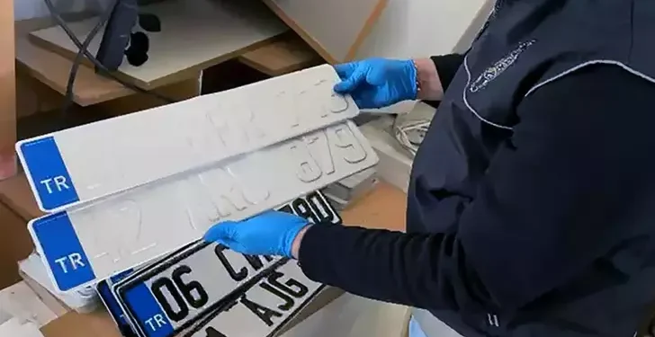 Sahte plaka basıp, satan şüphelilere operasyon; 4 tutuklama