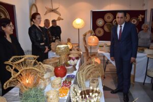 Şehit Yakınları ve Gazilerin el emeğini sergilendi (1) Şehit Yakınları ve Gazilerin el emeğini sergilendi (1)