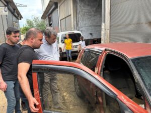 Aydın’ın Köşk ilçesinde etkili olan sağanak yağışın ardından taşan dereler,