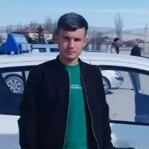 Seyir halindeki araçtan düşen genç hayata tutunamadı Seyir halindeki araçtan düşen genç hayata tutunamadı