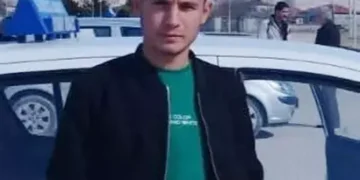 Seyir halindeki araçtan düşen genç hayata tutunamadı