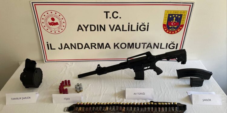 Yol kontrolünde silahla yakalandı