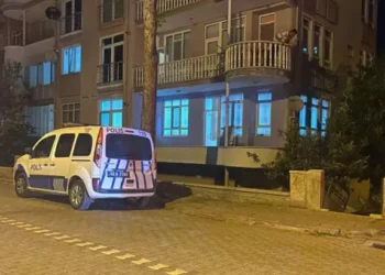 Silahla oynarken kazara ablasını öldürdü