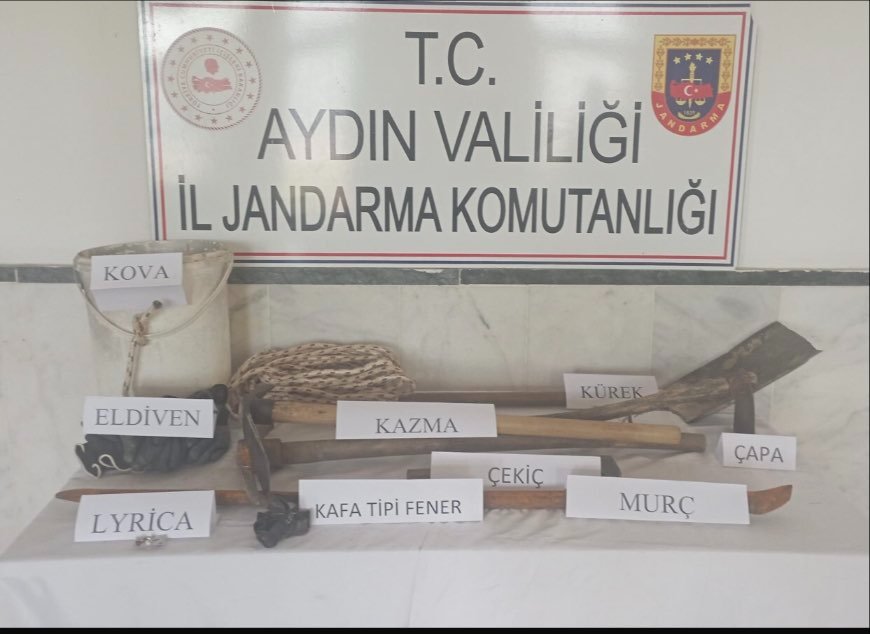 Sit alanında tarihi eser ararken yakalandılar