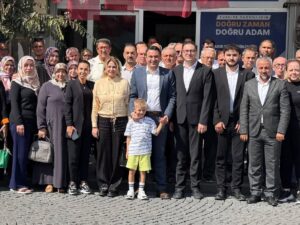 Siyaseti koridorlarda değil, halkın arasında yapıyor (2) Siyaseti koridorlarda değil, halkın arasında yapıyor (2)