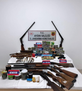 Söke’de evden 7 tüfek ve tabanca ele geçirildi