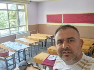Söke’de öğretmen kendi sınıfını boyadı (3)