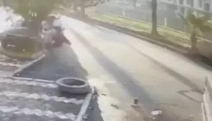 Söke'de polise çarpıp sosyal medyada paylaştı Söke'de polise çarpıp sosyal medyada paylaştı