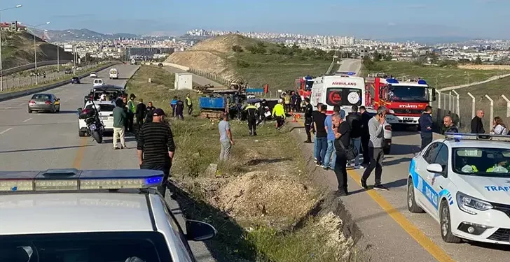 Sondaj aracına çarpan otomobildeki anne oğul öldü