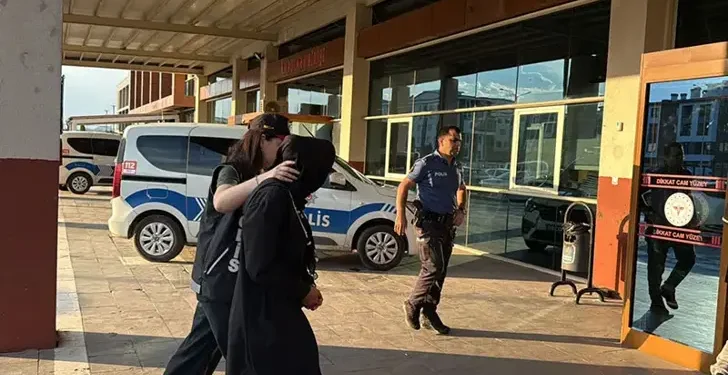 Su güğümüne sakladığı uyuşturucu ele verdi