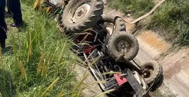 Sulama kanalına devrilen traktörde öldü