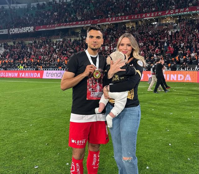 Super Lig yildizi ve esi olumden dondu (2) Super Lig yildizi ve esi olumden dondu (2)