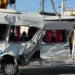 TIR ile çarpışan işçi servisi devrildi 8 yaralı