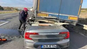 TIR'a arkadan çarpan otomobilin sürücüsü öldü TIR'a arkadan çarpan otomobilin sürücüsü öldü