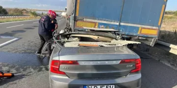 TIR'a arkadan çarpan otomobilin sürücüsü öldü
