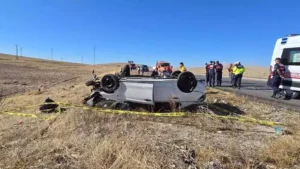 Takla atan otomobilde can pazarı 3 kişi hayatını kaybetti Takla atan otomobilde can pazarı 3 kişi hayatını kaybetti